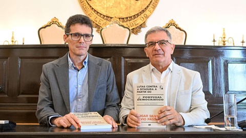 Edgar Silva e Élvio Passos dedicaram-se ao estudo do jornal 'Portugal Democrático', investigação que é agora publicada em livro.&nbsp;