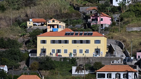 Miguel Albuquerque abordou o assunto na visita que fez a uma antiga escola no Campanário que será transformada em habitação social.&nbsp;