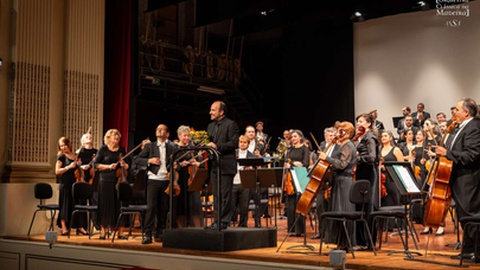 Em palco estiveram&nbsp;67 instrumentistas.&nbsp;