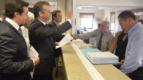 Manuel António Correia em 2014, quando entregou pela primeira vez a candidatura à liderança do PSD-Madeira. Foto Arquivo/Aspress
