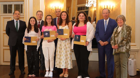Natacha Carvalho (junto ao Representante da República) foi a vencedora.
