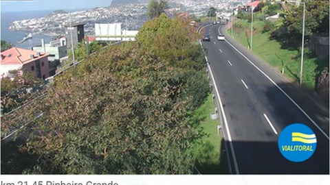 Neste momento as viaturas já começaram a passar com maior fluidez após o túnel do Pinheiro Grande.