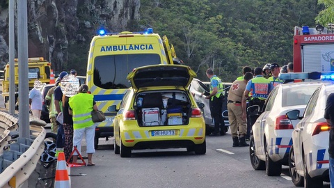 Acidente de viação ocorrido na Via Rápida.