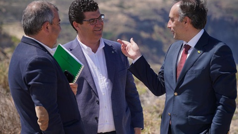 O secretário regional das Finanças teve ainda tempo para visitar o miradouro das Lapas, no Norte da Ilha.