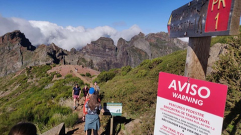 Após o grande incêndios de Agosto do ano passado, o trilho entre o Pico do Areeiro e o Pico Ruivo abriu parcialmente no dia 4 de Setembro.&nbsp;