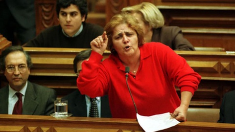 Natural da Guarda, Maria Odete Santos era advogada, aderiu ao PCP em 1974 e foi deputada à Assembleia da República entre 1980 e 2007.