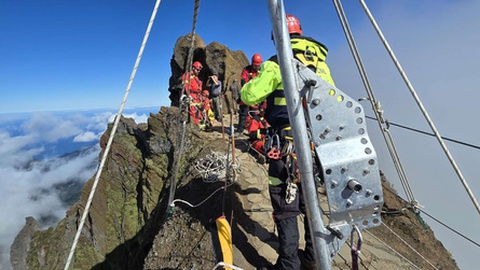 Um aspecto da operação de resgate iniciada ao início da tarde de hoje. Foto DR