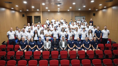 A sessão decorreu esta manhã na Escola Horácio Bento Gouveia, no Funchal.