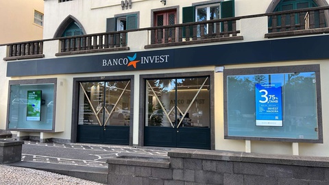 Novo espaço bancário fica na Avenida do Infante, no Funchal.