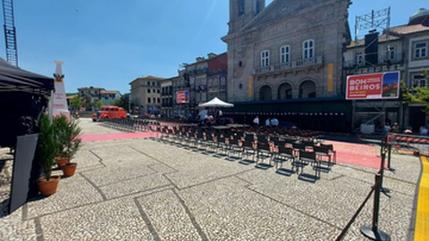 A cerimónia de distinção acontece daqui a menos de uma hora, em Guimarães.&nbsp;