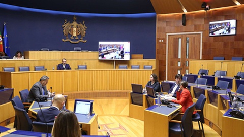 Deputados da&nbsp;Comissão Eventual para a Consolidação e Aprofundamento da Autonomia e Reforma do Sistema Político da Assembleia Legislativa da Madeira seguiram a discussão na especialidade através de videoconferência. FOTO ALRAM