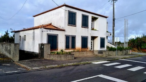 O atendimento médico e de enfermagem aos 125 utentes inscritos no Centro de Saúde das Achadas da Cruz ficarão salvaguardados no Centro de Saúde da Santa.