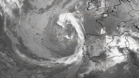Imagem de satélite que irá evoluir nos próximos dias sobre a Madeira.