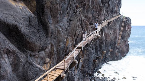 O acesso ao Cais de São Jorge apresenta-se bastante degradado. Foto DR