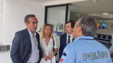 Pedro Coelho, Vânia Jesus e Paulo Neves reuniram-se esta segunda-feira com o comandante regional da PSP.&nbsp;