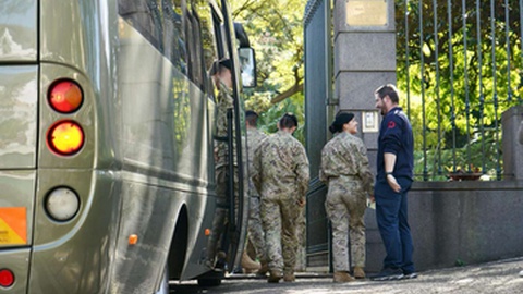 Os militares do RG3 que integraram o destacamento na Roménia, à chegada à Quinta Vigia.