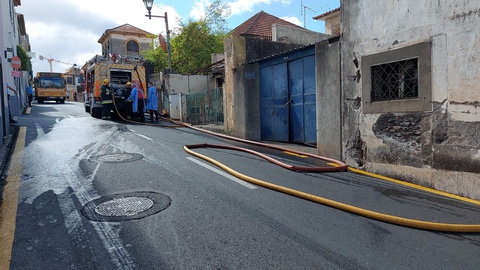 Incendio No Quarteirao Entre As Ruas Da Alfandega Esmeraldo Colombo E Sabao Foi Noticia Ha 40 Anos Dnoticias Pt