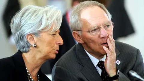 Christine Lagarde, junto ao antigo ministro das Finanças alemão Wolfgang Schäuble, que morreu hoje aos 81 anos.
