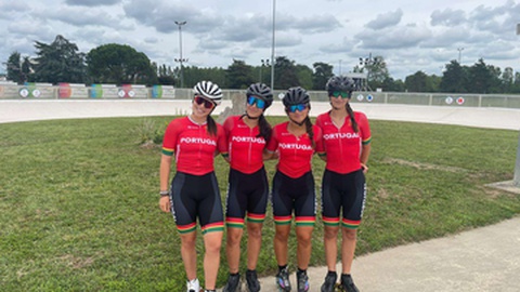 Francisca Henriques à esquerda, com parte da comitiva lusa, em França