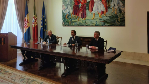 Miguel Albuquerque proferiu uma conferência para os formandos do Curso de Defesa Nacional.&nbsp;