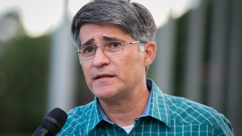 Ex-ministros do Transporte Terrestre e Obras Públicas da Venezuela Haiman El Troudi. Foto Version Final