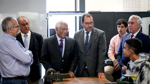 Primeiro-Ministro António Costa e Ministro da Educação, João Costa, ao centro. Foto República Portuguesa 