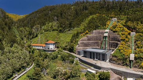 As centrais hidroeléctricas, como a da Calheta, na zona Oeste da ilha da Madeira, têm contribuído para a produção de energia 'limpa'.