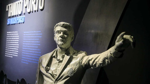 O treinador portista foi hoje distinguido com uma estátua no museu dos 'dragões'.