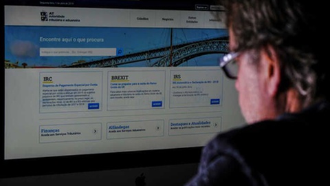 Contribuintes têm três meses para preencher a declaração de Modelo 3 ou confirmar a declaração automática de rendimentos&nbsp;