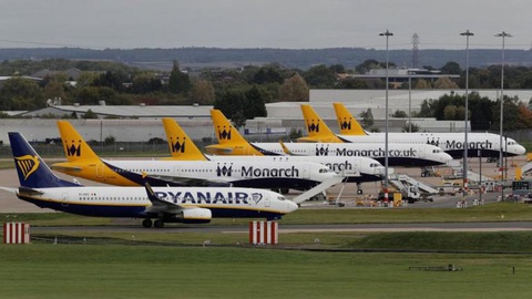 A Monarch deixou de operar, deixando em terra cerca de 110 mil passageiros e anulando 300 mil reservas já feitas.