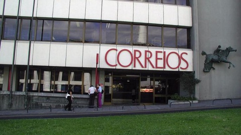 Os CTT têm menos de um ano para decidir: ou recompram o Edifício 2000, ou entregam-no ao Santander. Foto Arquivo