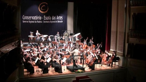 Em destaque a actuação da Orquestra Académica no Centro Cultural John dos Passos, na Ponta do Sol, a 18 de Dezembro.