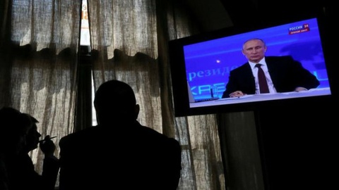 A aprovação da lei constitui uma resposta à ordem dada por Washington à televisão russa RT nos Estados Unidos.