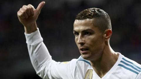 Ronaldo, Figo e Eusébio nomeados para o ″Bola de Ouro Dream Team″