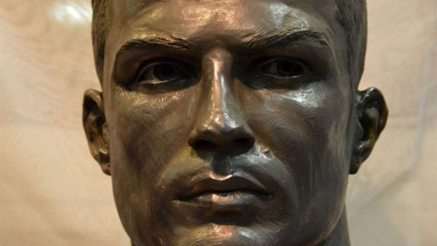 As fotografias do busto foram partilhadas na redes sociais pelo próprio escultor.   Foto DR