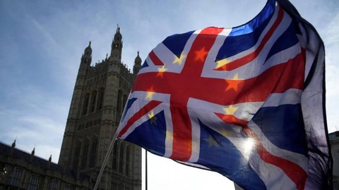 O Reino Unido e os outros 27 países chegaram a um entendimento que prevê a protecção dos direitos actuais cidadãos europeus após o Brexit. FOTO Reuters