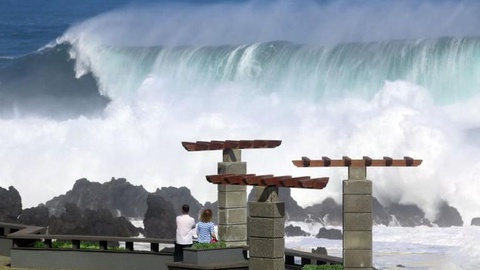 Estão previstas ondas de 4 a 4,5 metros na costa Norte e no Porto Santo.