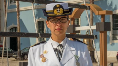 A Comandante Vânia Carvalho tem mais de 20 anos de carreira como Oficial de Marinha.