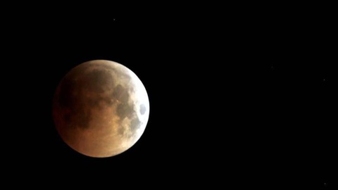A lua vista em Bisquequefrom, no Quirguistão