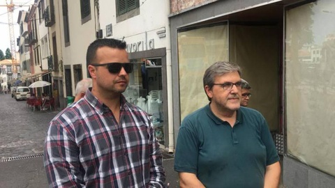 Paulo Ricardo Azevedo, director do núcleo da Madeira, e Jorge Pisco, presidente da CPPME, visitaram vários comerciantes na baixa do Funchal.