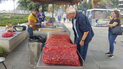 No Funchal, os turistas arregalam os olhos à castanha de Bragança: mais bonita por fora do que por dentro. As ‘quentes e boas’ chegam em Novembro.