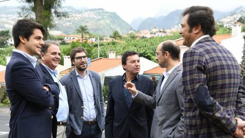 O social-democrata (o primeiro à esquerda) criticou o PS a nível nacional e a posição destes na votação do OE2019.