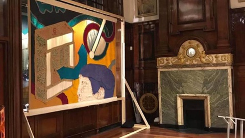 Quadro vencedor de Hugo Brazão, em exposição na Embaixada do Brasil em Londres.