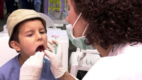 No mês passado, um produto com flúor habitualmente utilizado nas sessões de educação oral foi mandado retirar devido a uma “anomalia”.