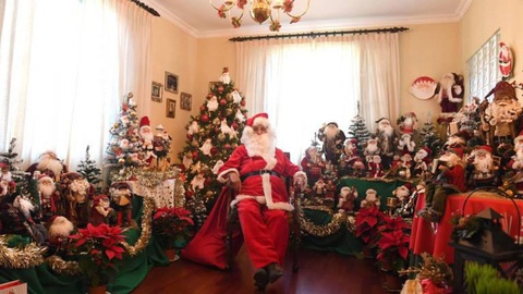 O senhor Marinho diz que a sua casa é a casa do Pai Natal. Fotos Rui Silva/Aspress