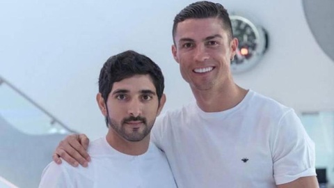 Cristiano Ronaldo lado a lado com o príncipe herdeiro do Dubai