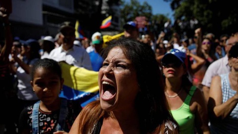Apoiantes da oposição numa concentração realizada hoje em La Guaira. Foto Carlos Garcia Rawlins/Reuters