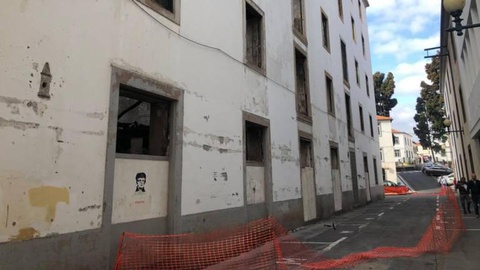 “Se passam peões porque não podem passar carros?”, questiona João Sousa.