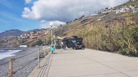 “Além de passeio pedonal, está devidamente sinalizado a proibição a veículos!”, alerta Joana Gomes.