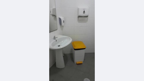 “Pergunta eco: o papel é colocado no balde azul ou amarelo?”, questiona R. Escórcio.